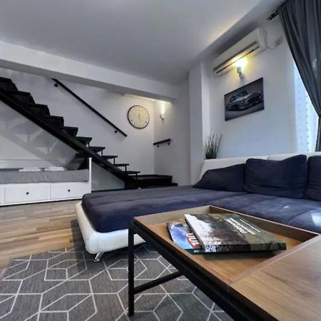 Vila Luminoasa Cu Curte Privata Bukarest Exteriör bild
