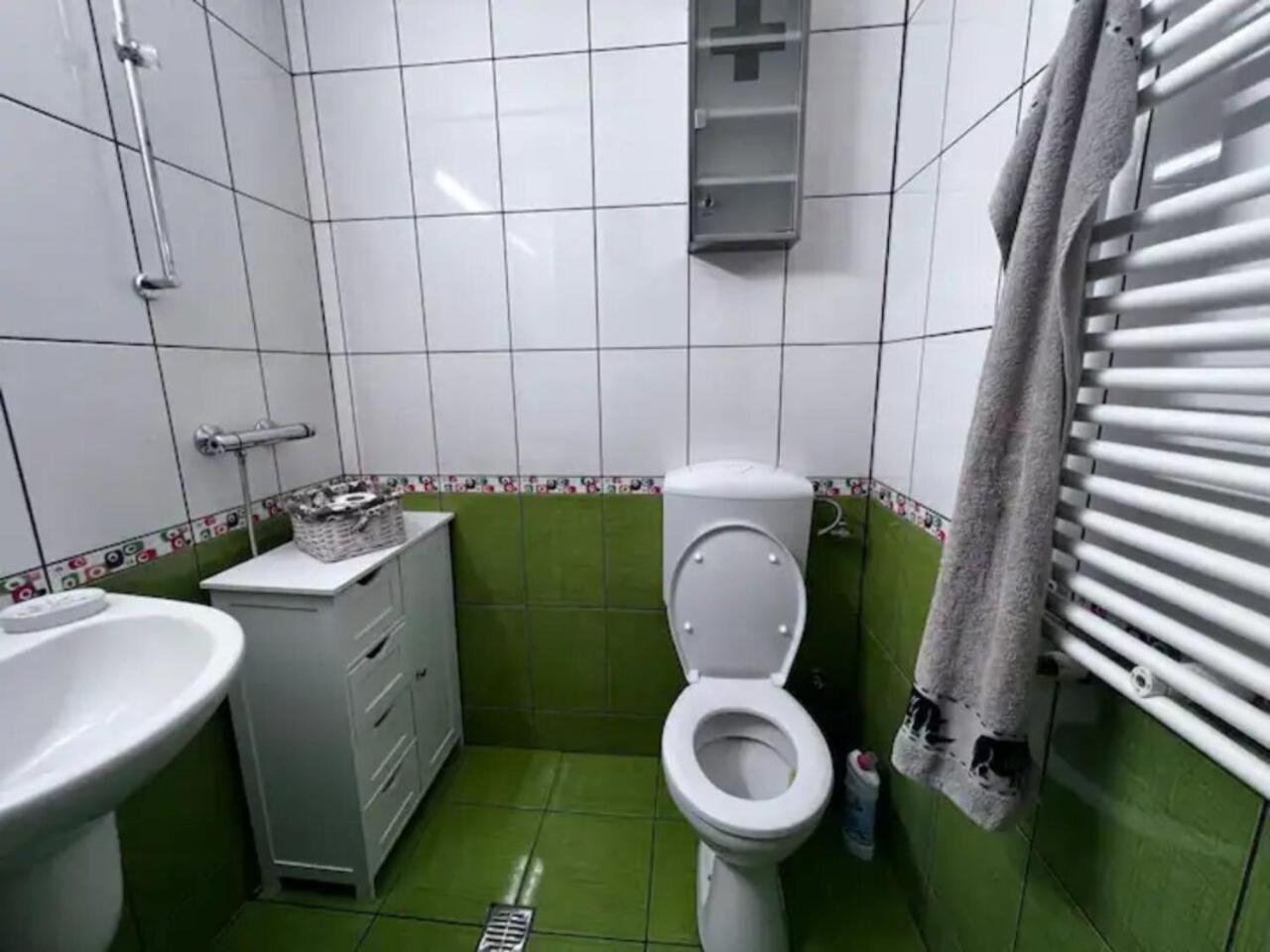 Vila Luminoasa Cu Curte Privata Bukarest Exteriör bild