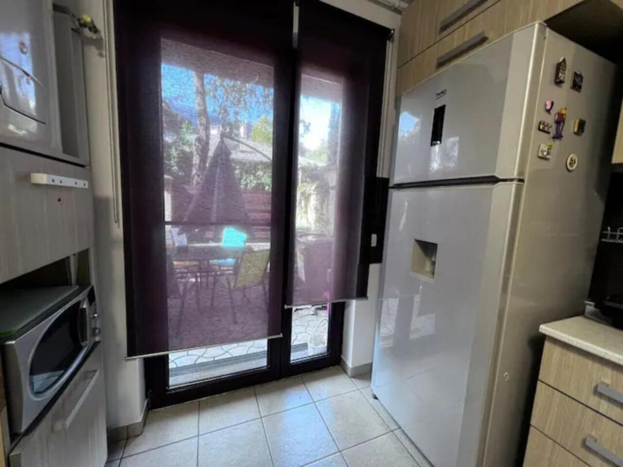 Vila Luminoasa Cu Curte Privata Bukarest Exteriör bild