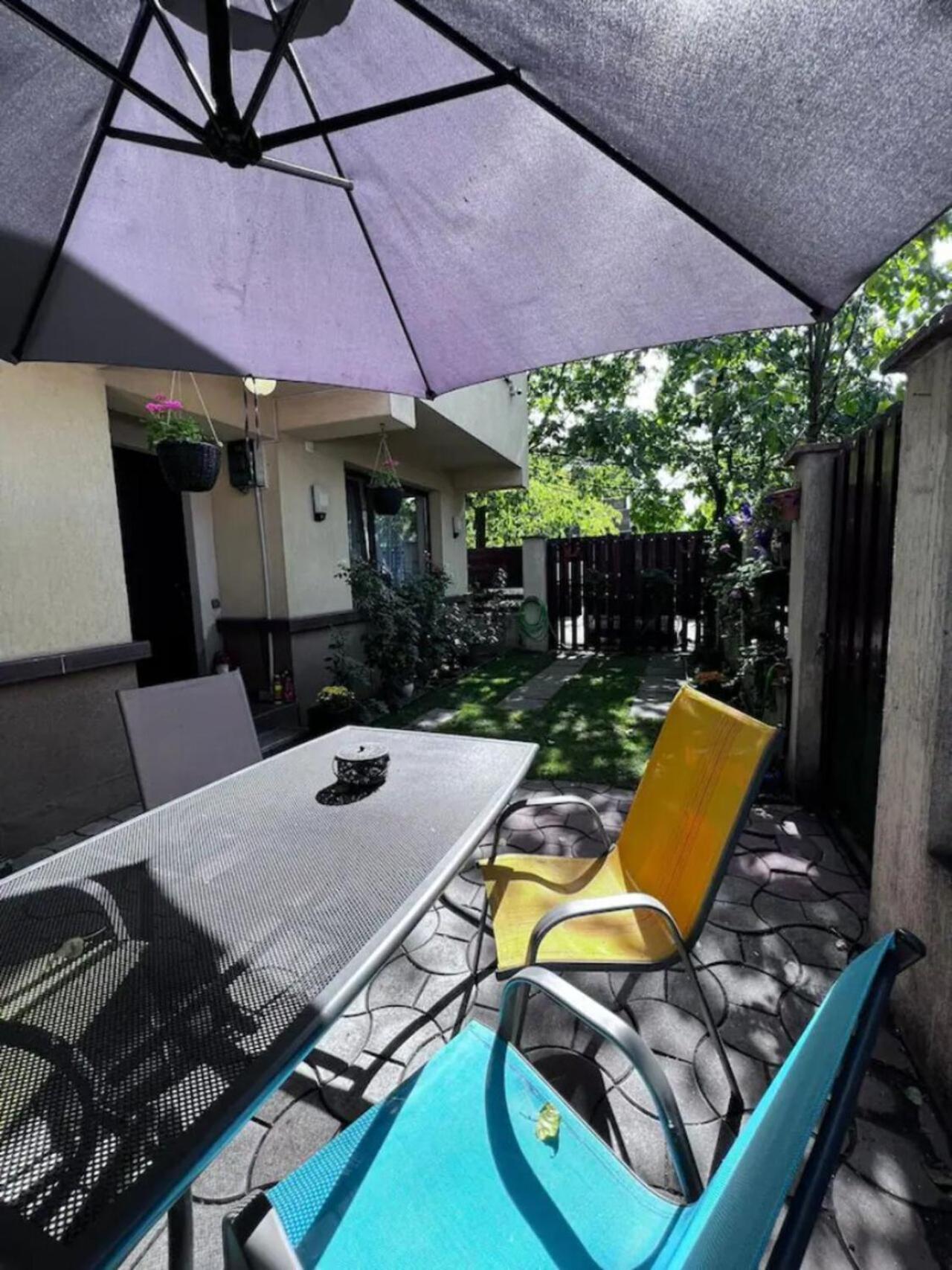 Vila Luminoasa Cu Curte Privata Bukarest Exteriör bild